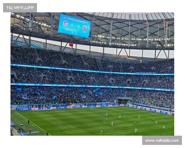 大连英博与上海申花激烈对决 上演精彩瞬间与战术较量